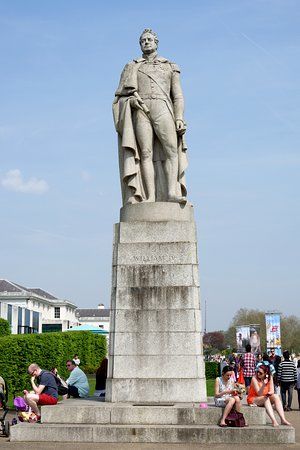 King William IV statue